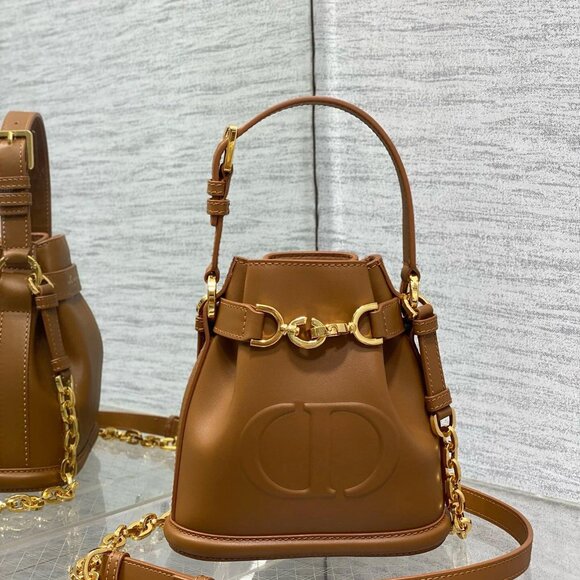 Classic DIOR Bag: A Stylish and Versatile Choice for Elegance - Picture 1 of 6